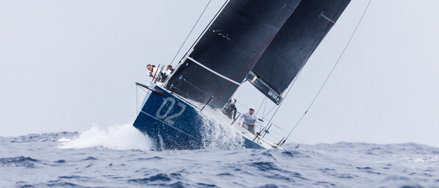 Azzurra golpea primero en Maó