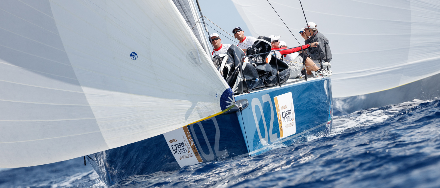 Azzurra llega con ventaja al frenético desenlace de 52 SUPER SERIES
