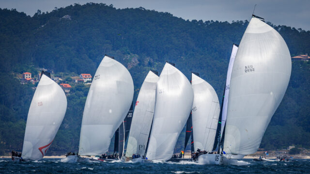 52 Super Series