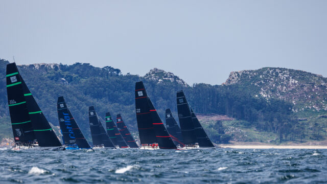 52 Super Series