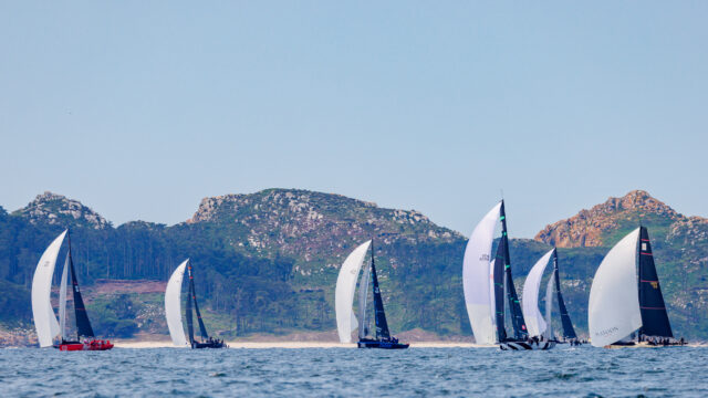 52 Super Series
