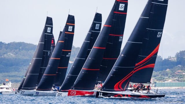 52 Super Series