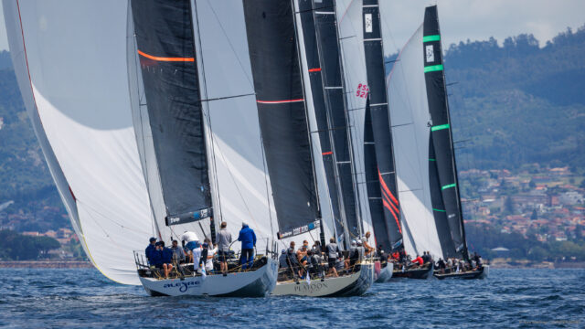 52 Super Series
