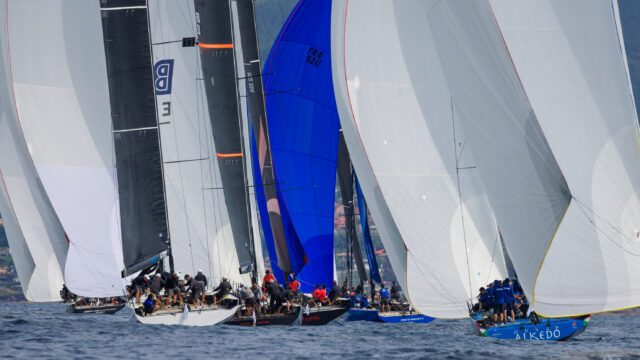 52 Super Series
