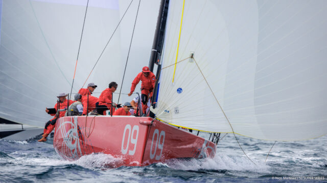 52 Super Series