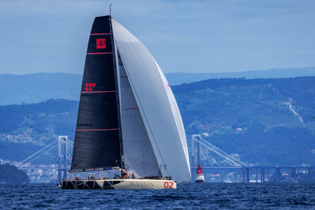 52 Super Series