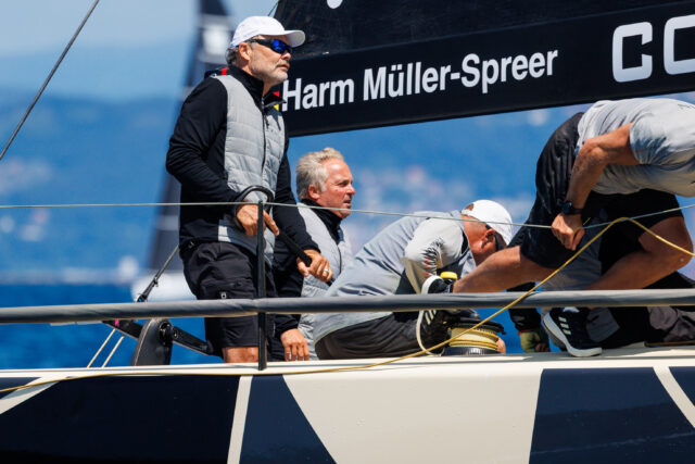 52 Super Series