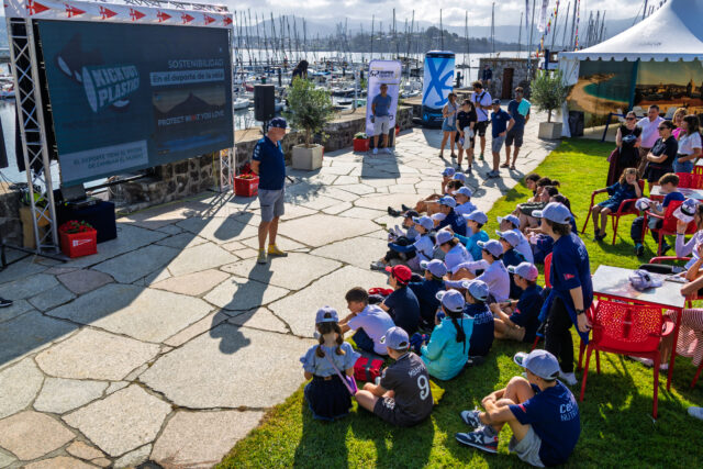 52 Super Series