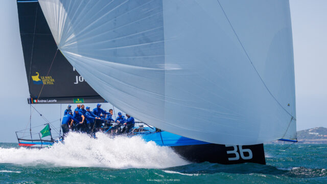 52 Super Series