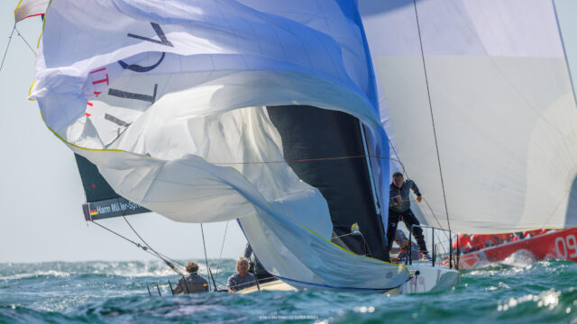 52 Super Series