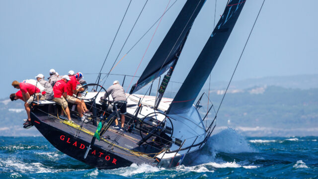 52 Super Series