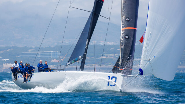 52 Super Series