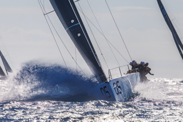 Sled brilló en una fulgurante jornada de duro mistral en Porto Cervo